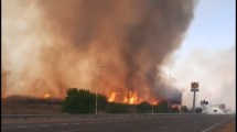 Imagen de Video: impresionante incendio en Córdoba a metros de una estación de servicio