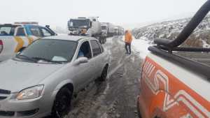 La nieve complicó el tránsito en las rutas de Neuquén