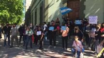 Imagen de Protestas en Neuquén: comerciantes por restricciones y docentes por el FMI