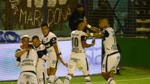 Imagen de El Gimnasia de Maradona goleó en la vuelta del fútbol: mirá los goles