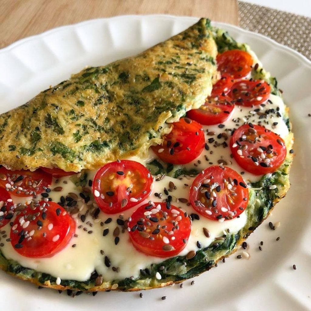 Omelette con masa de papa y espinacas