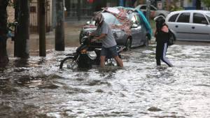 Una fuerte tormenta con granizo generó inundaciones  y destrozos en Mendoza