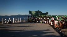 Imagen de Bariloche: El grito por el aborto legal se escuchó fuerte frente al Nahuel Huapi