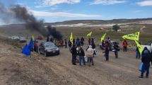 Imagen de Trabajadores de UOCRA cortaron la ruta 23 pidiendo que se reactive la pavimentación