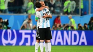 El afectuoso saludo de Messi a Gago y Mascherano