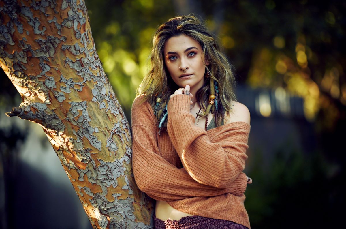 Paris Jackson supera su separación con canciones.