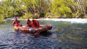 Encontraron muerto al guía de pesca al que se le dio vuelta la balsa en el Chimehuin