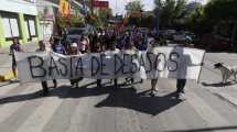 Imagen de Se movilizan en contra de los desalojos en Roca y anuncian acampe frente al municipio