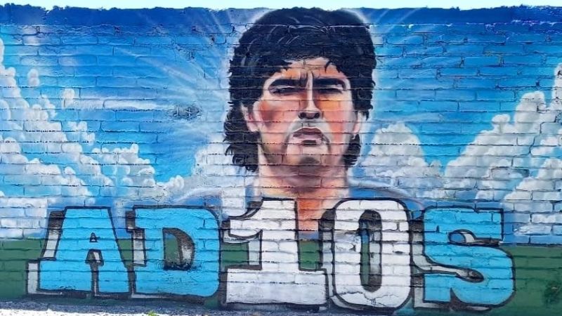 El Mural De Maradona Que Se Parece Más A Pachu Peña Y Se Hizo Viral ...