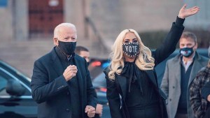 Lady Gaga le habló a las mujeres en el acto de cierre de Biden