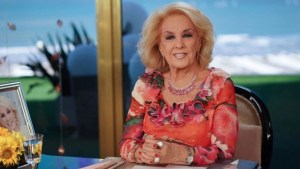 Una protesta jaqueó la entrada de la casa de Mirtha Legrand