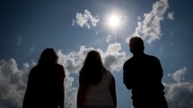 Imagen de Llegan turistas extranjeros a Bariloche para ver el eclipse