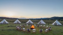 Imagen de Ver el eclipse solar en el río, en un glamping o al pie del Lanín