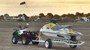 Debieron auxiliar a un practicante de kite surf en El Cóndor