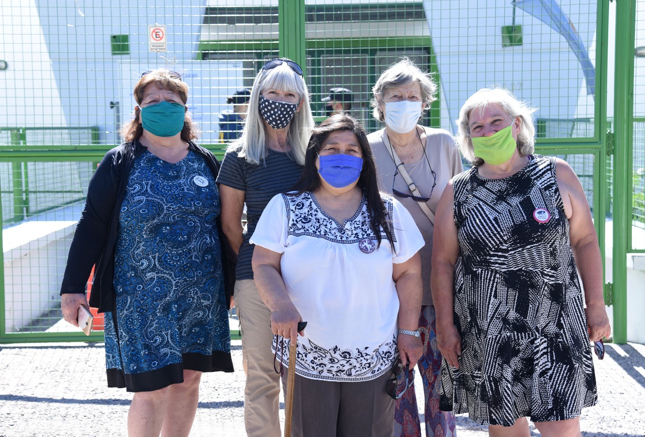 Mujeres referentes de la APDH en la primera audiencia realizada la semana pasada.  (Florencia Salto) 