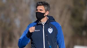 Pellegrino aseguró que Vélez no cambia su propuesta futbolística