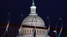 Imagen de Arrestaron a un hombre con un arma y 500 balas cerca del Capitolio en Washington