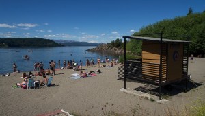 Se tensa un conflicto que deja sin guardavidas las playas de Bariloche