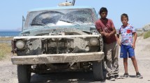 Imagen de Un nuevo video muestra al pulpero al volante de su F-100 en la playa de Las Grutas