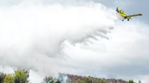 Imagen de Así operan los medios aéreos en el incendio de El Bolsón