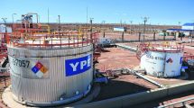 Imagen de Apalancada en Vaca Muerta, YPF cerró el semestre con una ganancia de casi US$1.200 millones