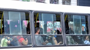 Río Negro y Neuquén con protocolos a medio cumplir en los colectivos