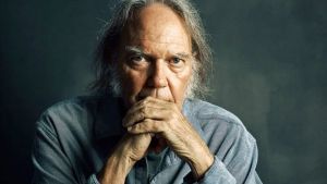 Neil Young vendió parte de los derechos de sus canciones