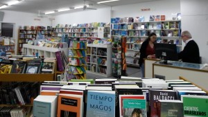 Libreros a los diputados que tratan la Ley Ómnibus: «¿Quieren un país con menos libros?»