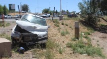 Imagen de Tres personas heridas tras un violento choque entre dos autos en la Ruta 7