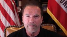 Imagen de Schwarzenegger comparó el ataque de los seguidores de Trump con el nazismo