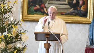 Francisco reapareció tras la «dolorosa ciática» y pidió «un año de fraterna solidaridad y de paz»