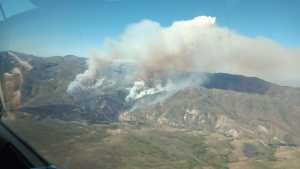 Contuvieron el avance del incendio forestal cerca de Ñorquinco
