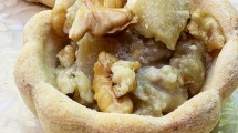 Imagen de Tarteletas de pera, queso azul y nueces