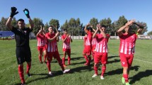 Imagen de Independiente de Neuquén ganó y jugará la final por el ascenso