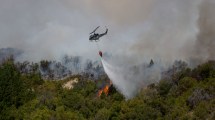 Imagen de El Bolsón: el incendio se descontroló y volvió a avanzar sobre viviendas