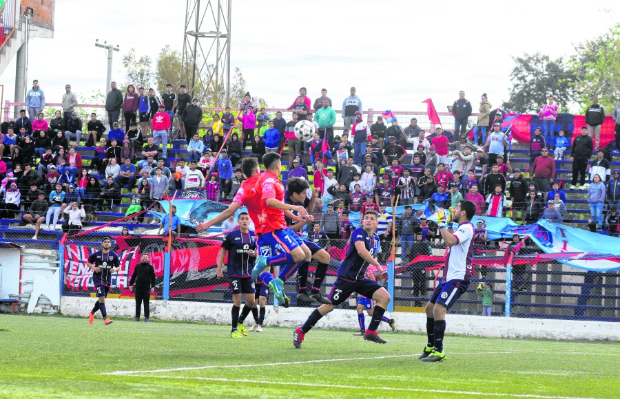 The Confluencia League returns with the public in the stands in a pilot test