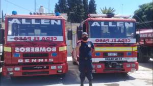 Bomberos viajan desde el Valle para ayudar a combatir el incendio en El Bolsón