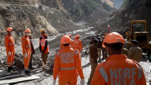 Buscan 34 personas atrapadas en un túnel tras la ruptura de un glaciar en Himalaya