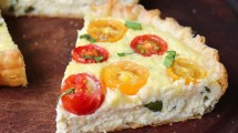 Imagen de 3 simples pasos para esta tarta quiche de tomates cherry