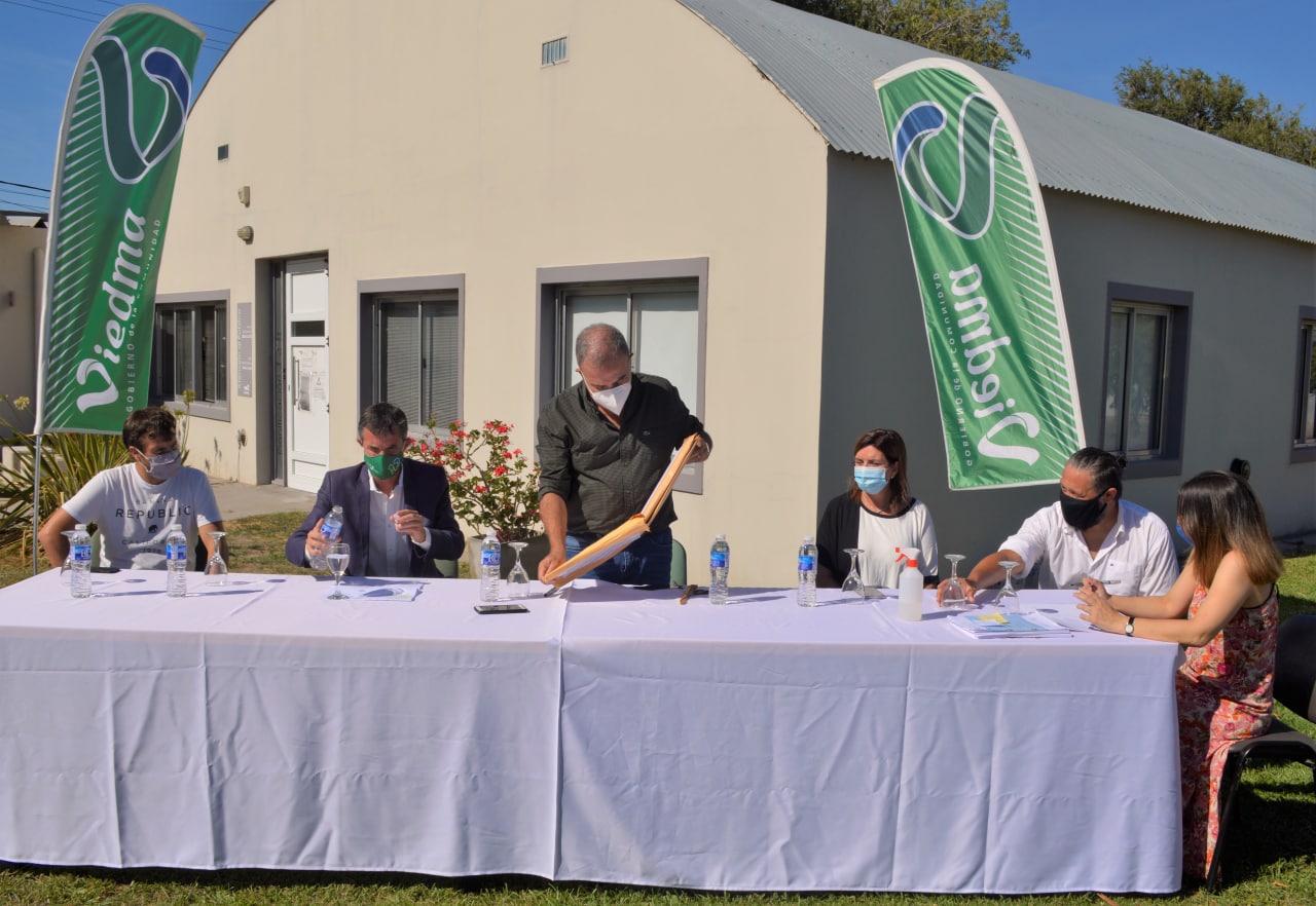 La apertura de sobres fue presidida por el intendente Pesatti. Foto: gentileza.