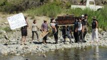 Imagen de Cuyín Manzano, el pequeño pueblo de Neuquén que sigue reclamando el puente que perdieron hace 28 años