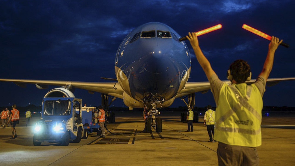 Partió un nuevo vuelo de Aerolíneas Argentinas en busca de vacunas Sputnik V.