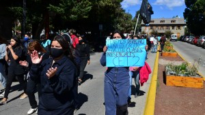 A casi dos meses de suspendidas, vuelven las clases presenciales en las secundarias de Bariloche