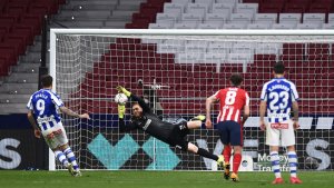 Suárez y Oblak le dieron una victoria clave al Atlético Madrid