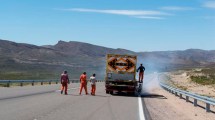 Imagen de Ruta 23: Mejoran la señalización horizontal entre Comallo y Pilcaniyeu