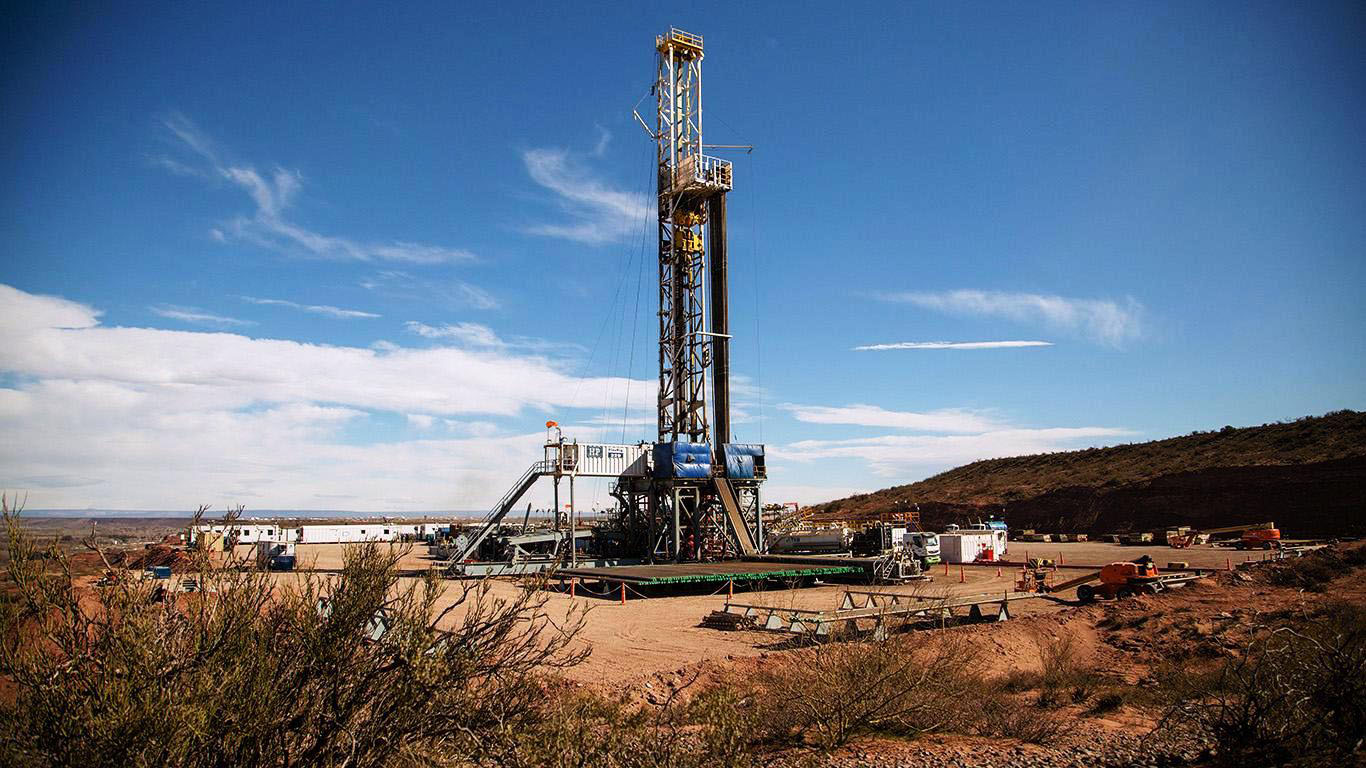 En la misma década cayó la producción de petróleo nacional un 19,70% y también la de gas un 4,27%. (Foto: gentileza)