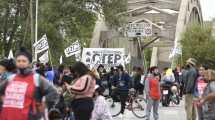 Imagen de Cortes en Neuquén: Terminaron las marchas y levantaron los bloqueos sobre los puentes