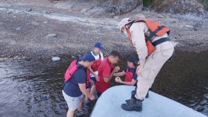 Rescataron a dos kayakistas en Neuquén: uno de ellos con principio de hipotermia