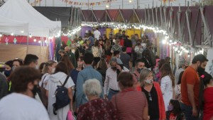 Grilla de la feria más grande de Neuquén con shows y gastronomía: cuáles son los horarios