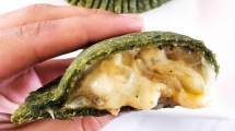 Imagen de Empanadas de cebolla y queso con masa de espinacas